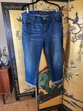 Mid-Rise Wow Boyfriend Straight Jeans (16 petite)